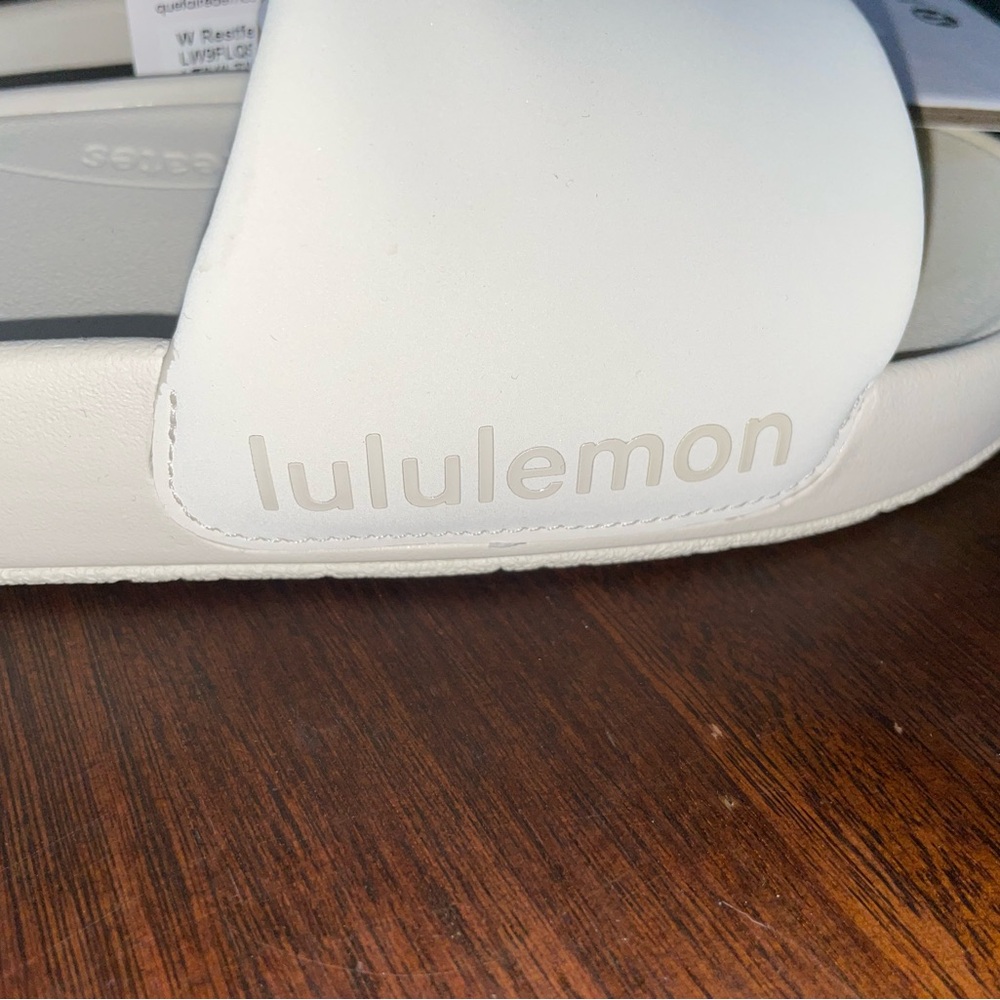 Lululemon Restfeel Slide Women’s Size 9 Cream White Comfort Sandals  New - Picture 2 of 2